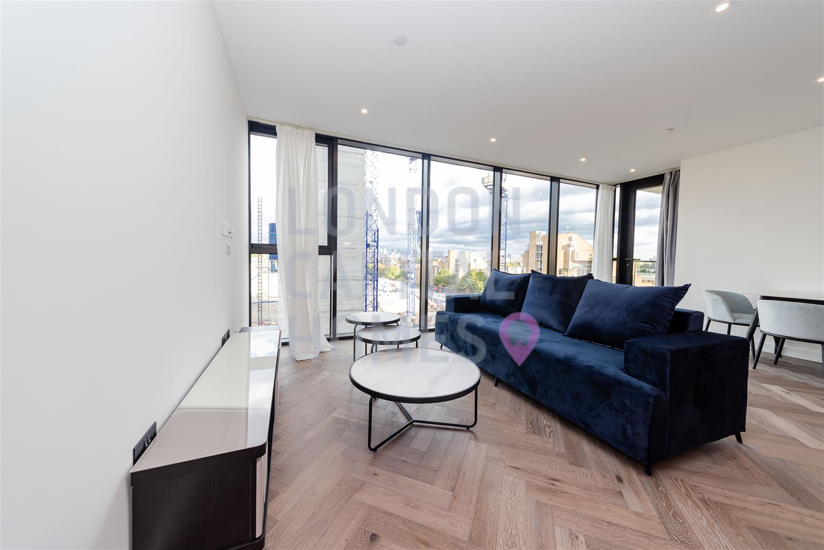 2 bed property in 1 Merino Gardens, London